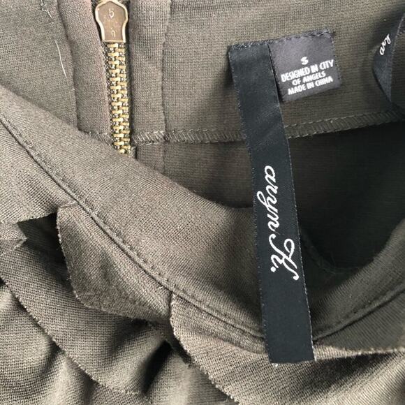 Aryn K army green ruffle mini skirt back zipper - Picture 2 of 5